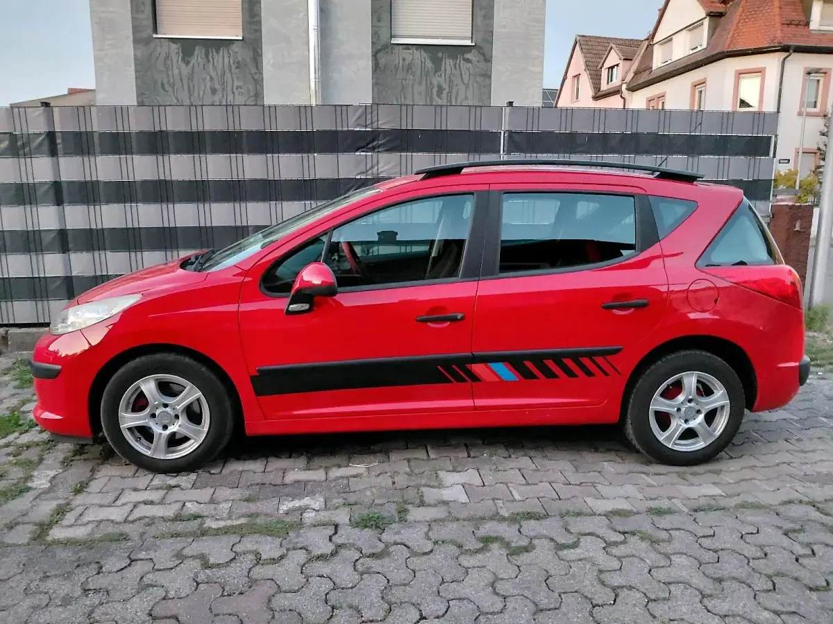 Gebraucht Peugeot 207 95 PS (69 kW) 2009 Rot Kombi