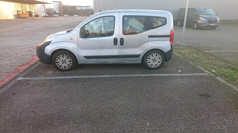 Gebraucht Citroën Nemo 74 PS (54 kW) 2010 Silber Van / Kleinbus