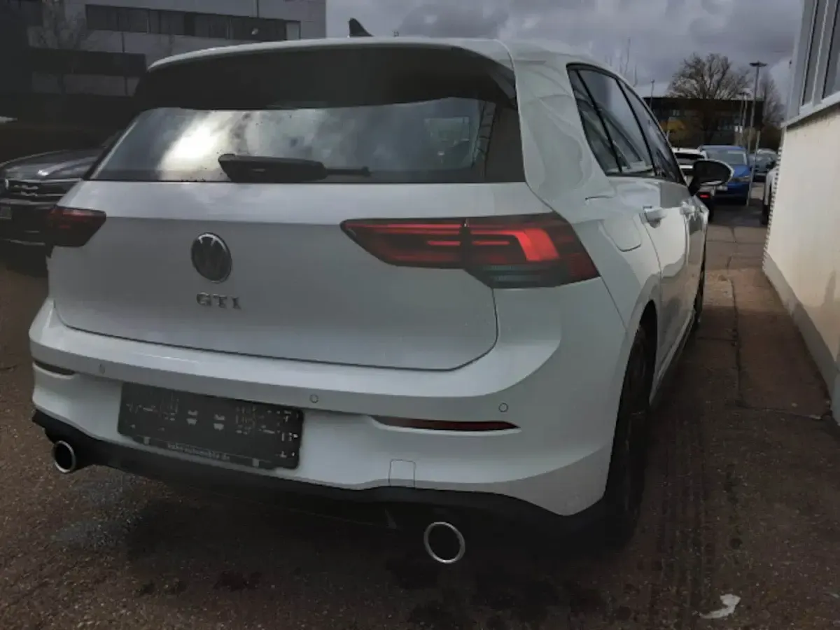 Gebraucht VW Golf VIII GTI 245 PS (180 kW) 2023 Pure white Limousine