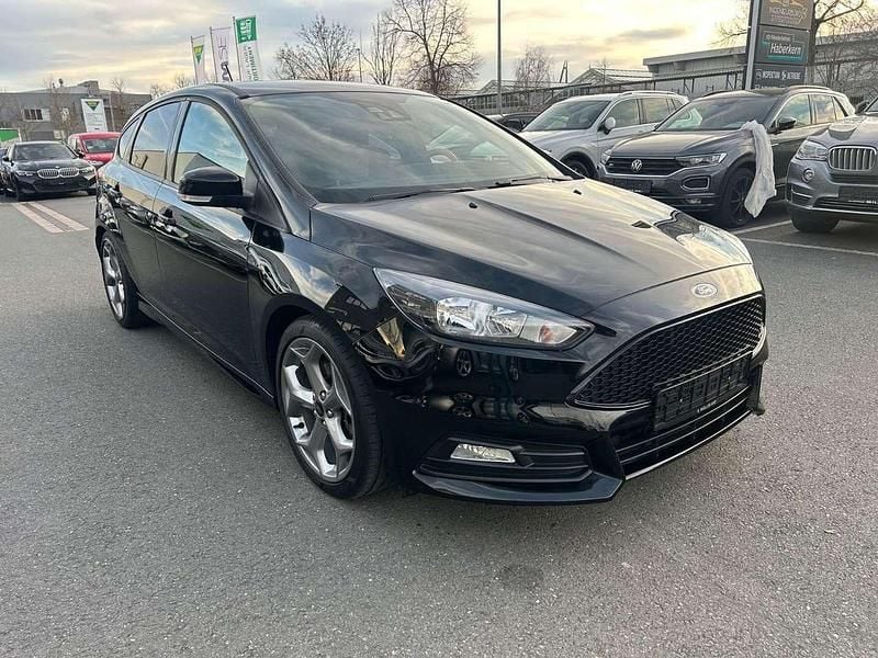 Gebraucht Ford Focus ST 185 PS (136 kW) 2017 Shadow black Limousine