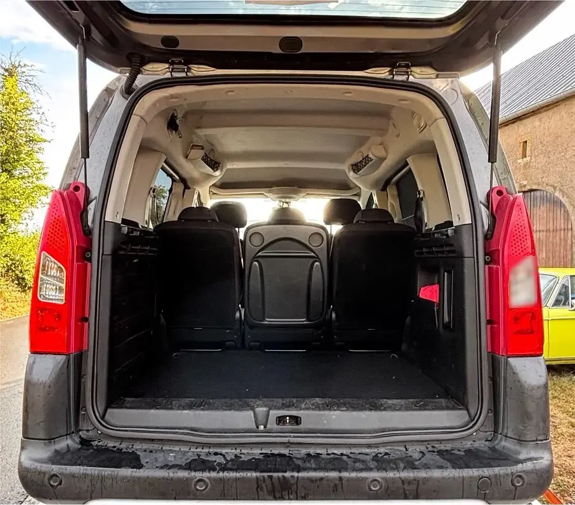 Gebraucht Peugeot TePee 110 PS (80 kW) 2010 Grau Kombi