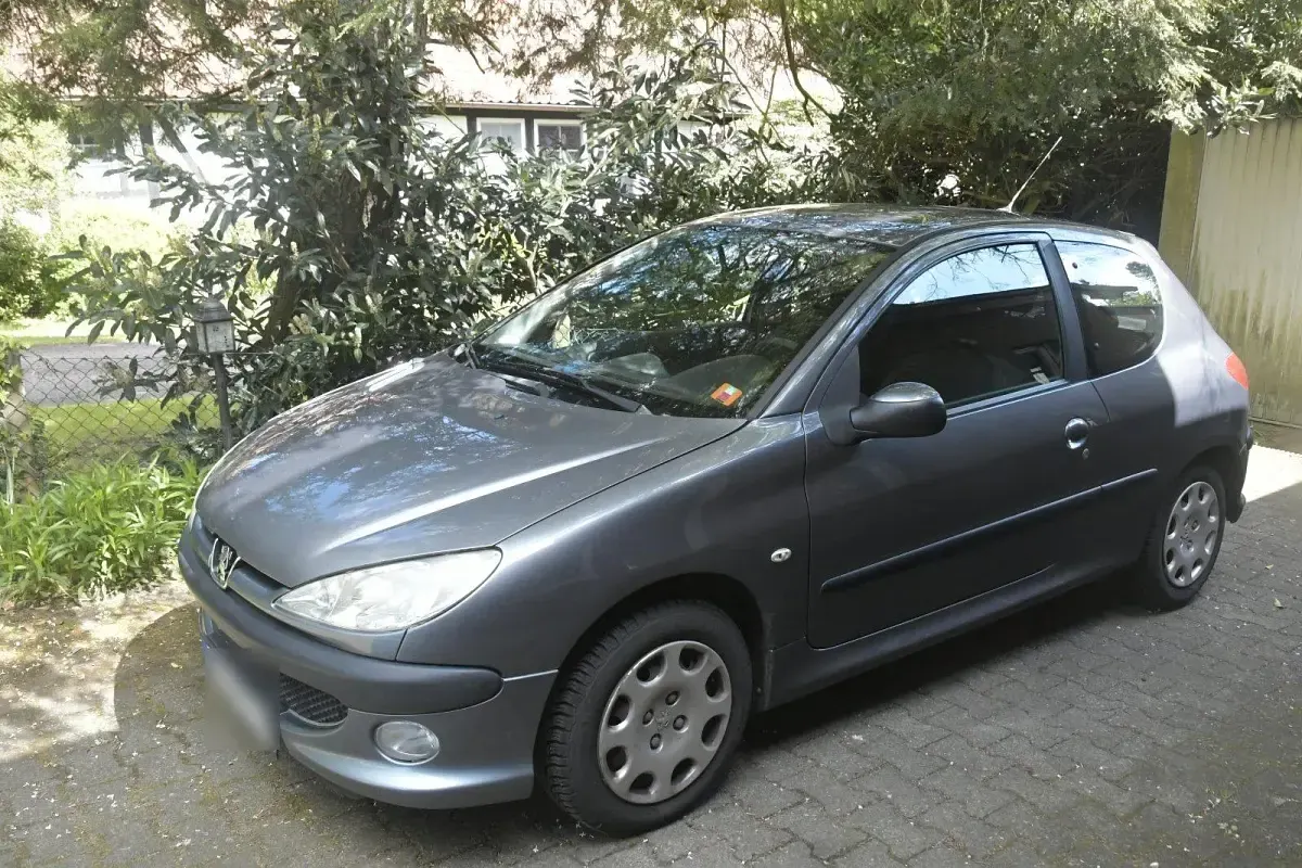 Gebraucht Peugeot 206 75 PS (55 kW) 2009 Silber Kleinwagen