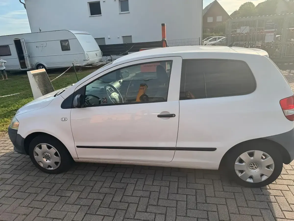 Gebraucht VW Fox 55 PS (40 kW) 2010 Weiß Kleinwagen
