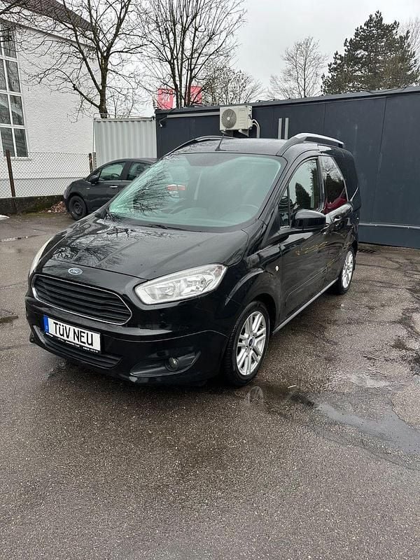 Gebraucht Ford Tourneo Courier Titanium 101 PS (74 kW) 2016 Iridiumschwarz metallic Van / Kleinbus