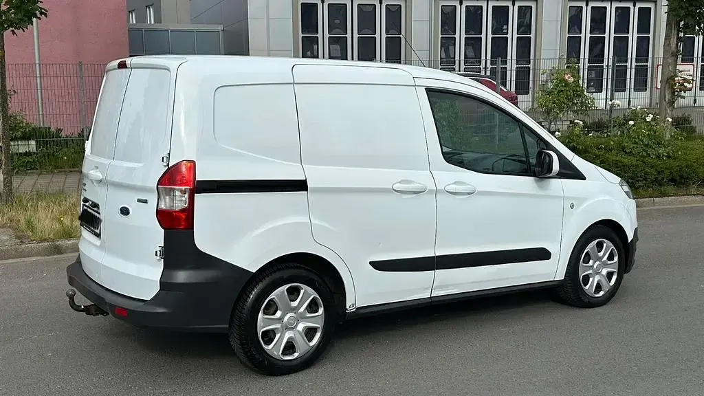 Gebraucht Ford Transit Trend 101 PS (74 kW) 2018 Weiß Limousine