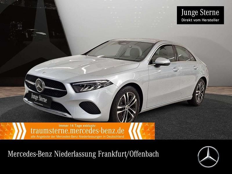 Silber Gebraucht 2024 Mercedes A200 Advanced Plus Limousine | 30.890 € (Fairer Preis) - Bild 1/3
