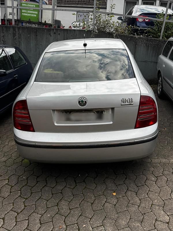 Silber Gebraucht 2006 Skoda Superb Limousine | 900 € (Guter Preis) - Bild 1/4