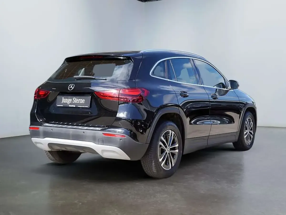 Gebraucht Mercedes GLA200 150 PS (110 kW) 2023 Schwarz SUV