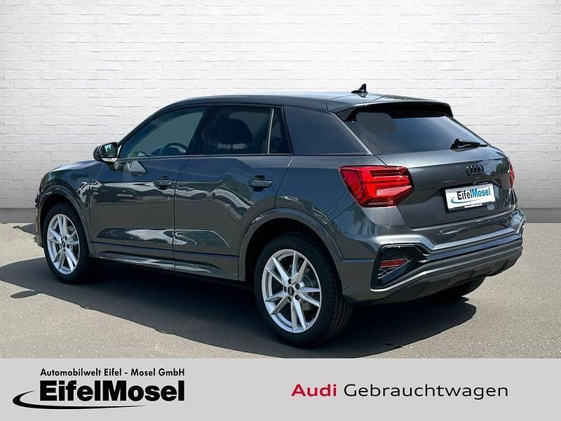 Neu Audi Q2 S-Line 150 PS (110 kW) 2025 Grau SUV