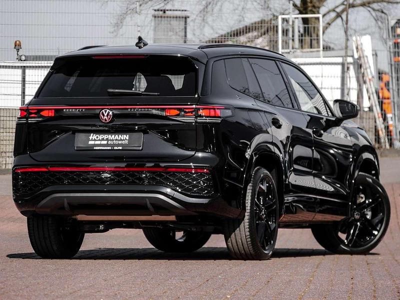 Neu VW Tayron R-line 272 PS (200 kW) 2026 Grenadillschwarz metallic SUV