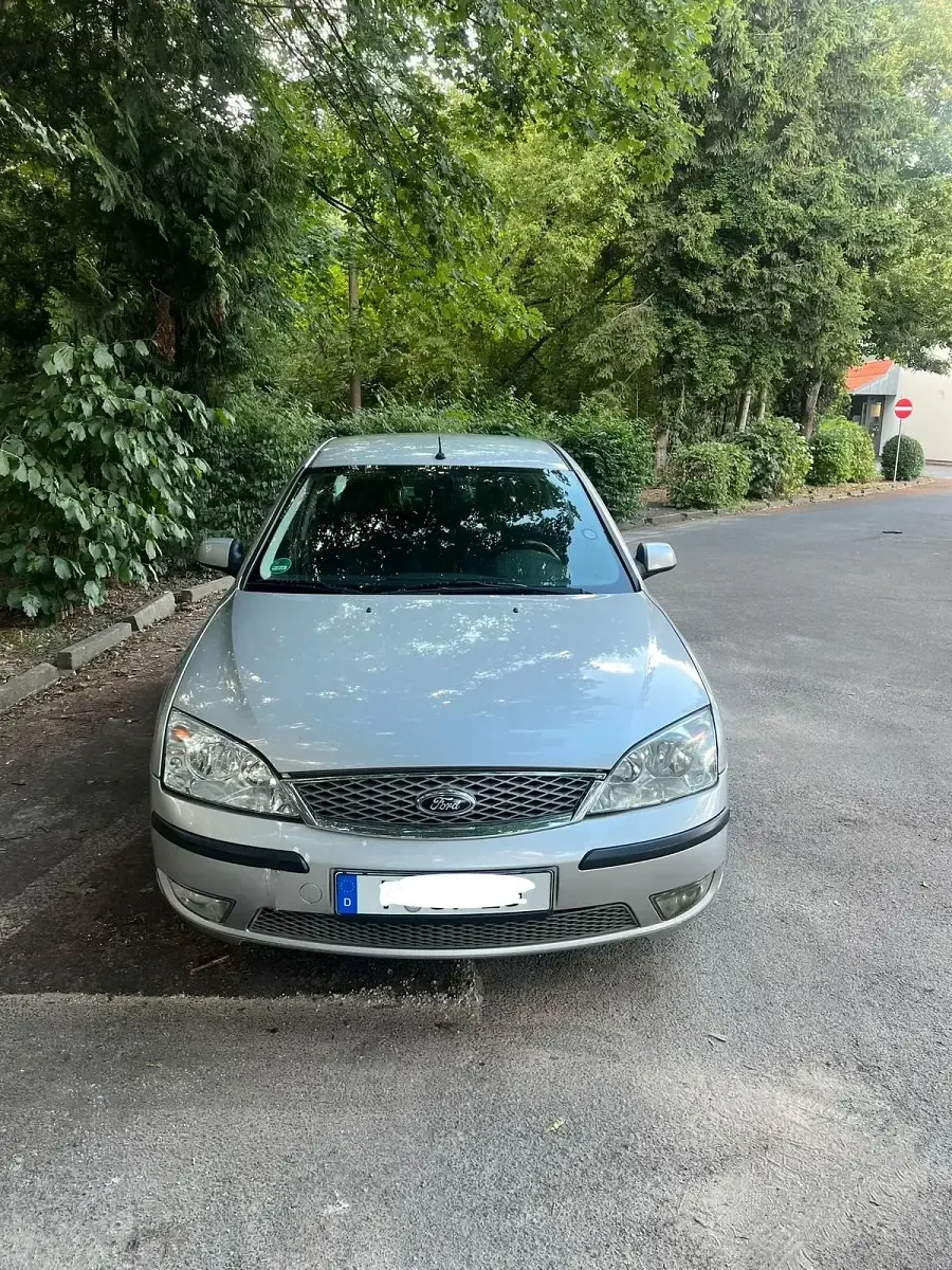 Gebraucht Ford Mondeo Ghia 131 PS (96 kW) 2007 Silber Limousine