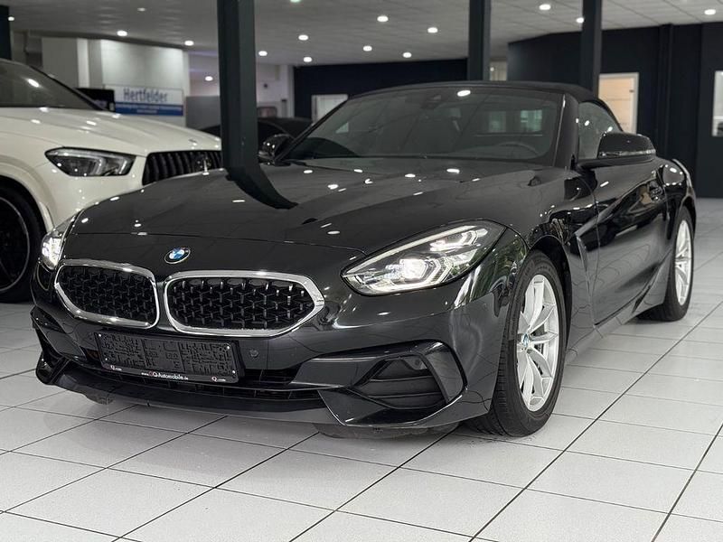 Schwarz Gebraucht 2022 BMW Z4 Sport Line Cabrio | 29.990 € - Bild 1/4