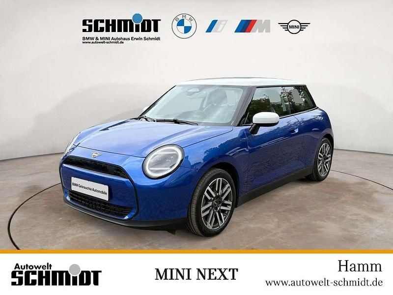 Blazing blue metallic Gebraucht 2024 Mini Cooper Classic Kleinwagen | 23.290 € (Superpreis) - Bild 1/4