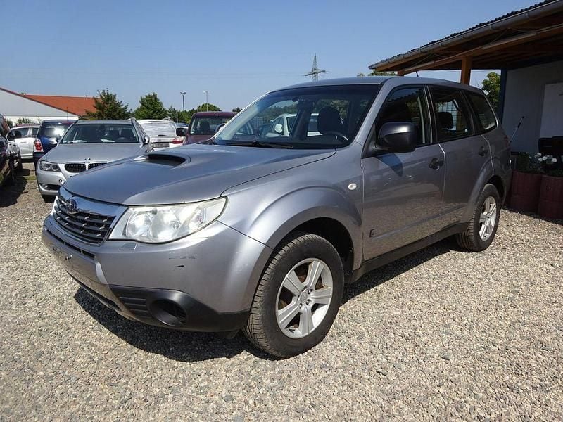 Grau Gebraucht 2010 Subaru Forester Active SUV | 2.700 € (Superpreis) - Bild 1/4