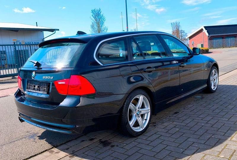 Second-hand BMW 330 245 CP (180 kW) 2011 Negru Break