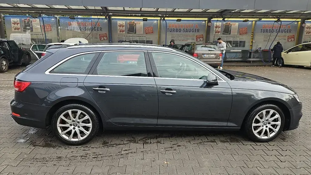 Gebraucht Audi A4 Ambiente 190 PS (139 kW) 2019 Schwarz Kombi