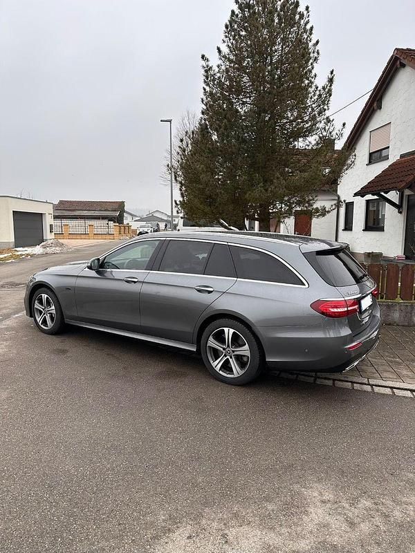 Gebraucht Mercedes E300 AMG 194 PS (142 kW) 2021 Grau Kombi