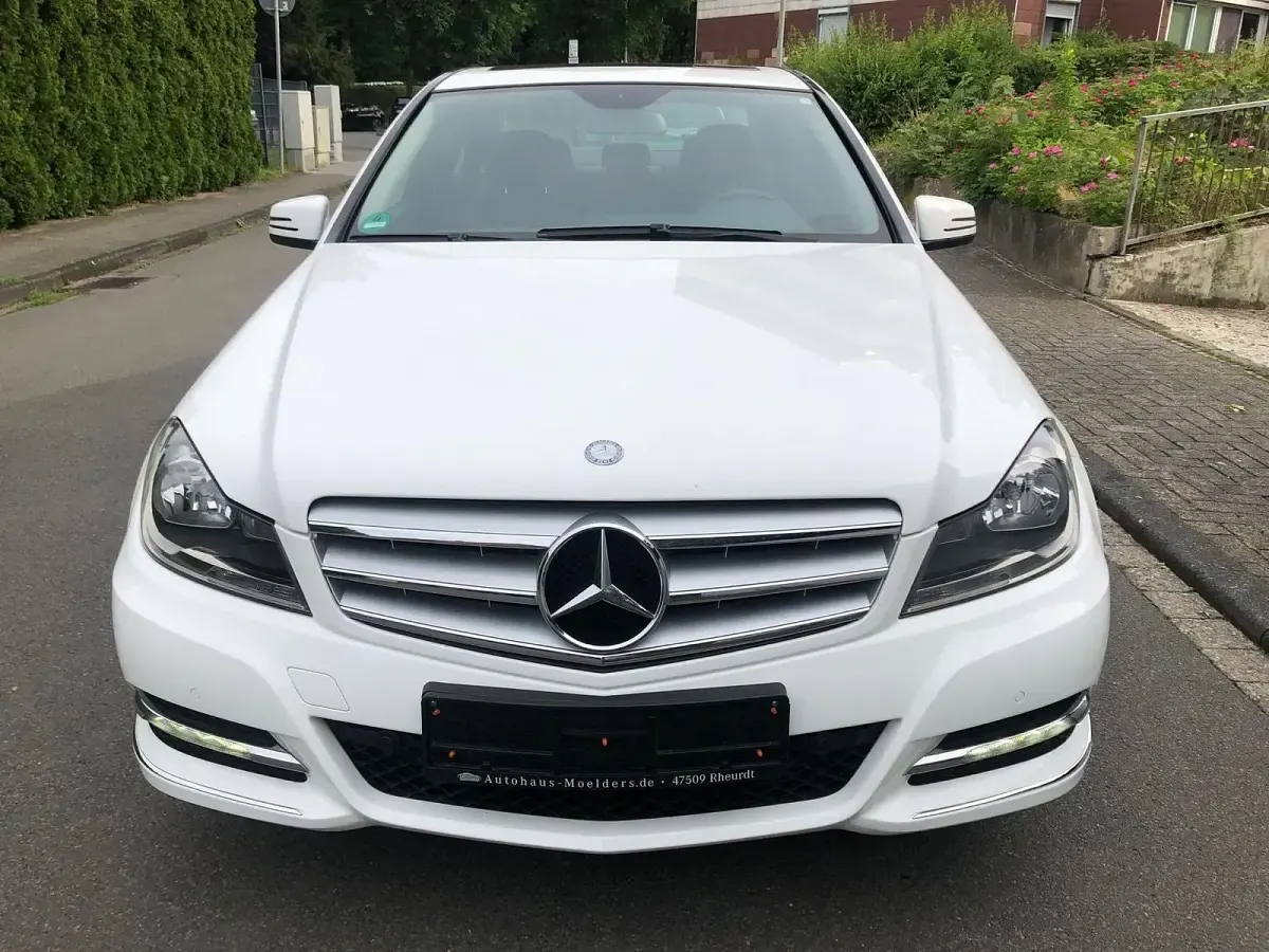 Gebraucht Mercedes C220 Avantgarde 170 PS (125 kW) 2012 Weiß Limousine