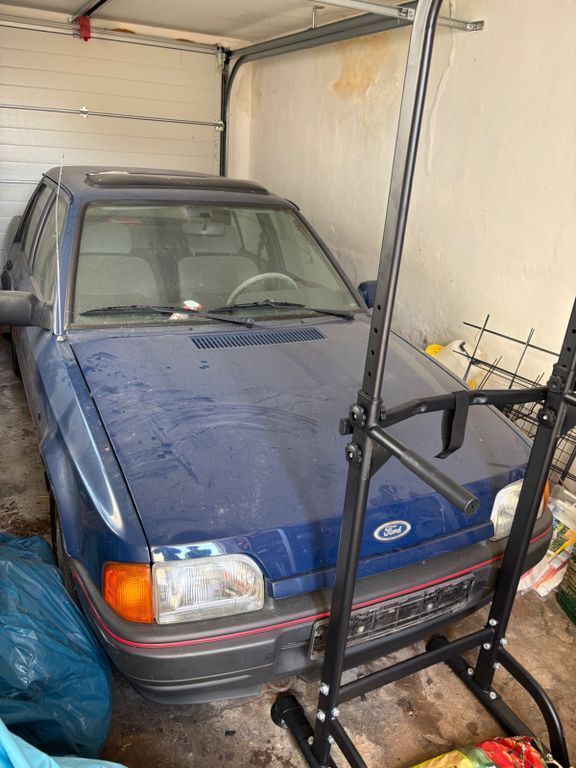 Blau Gebraucht 1990 Ford Orion Limousine | 899 € - Bild 1/4