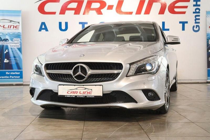 Silber Gebraucht 2015 Mercedes CLA200 Limousine | 14.888 € (Guter Preis) - Bild 1/4