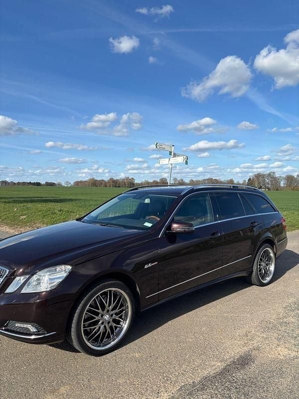 Gebraucht Mercedes E500 Elegance 387 PS (284 kW) 2009 Braun Kombi