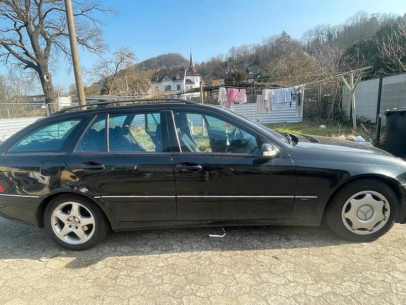 Gebraucht Mercedes 220 Avantgarde 150 PS (110 kW) 2004 Schwarz Kombi