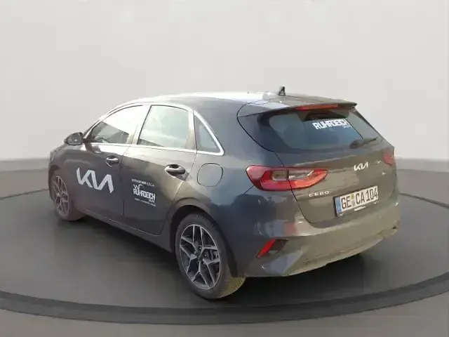 Gebraucht Kia Ceed Spirit 160 PS (117 kW) 2024 Grau Kleinwagen