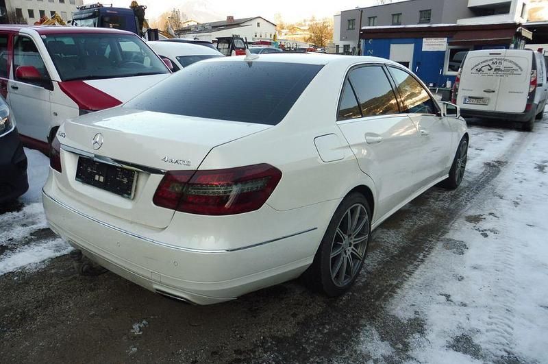 Gebraucht Mercedes E350 265 PS (194 kW) 2011 Weiß Limousine