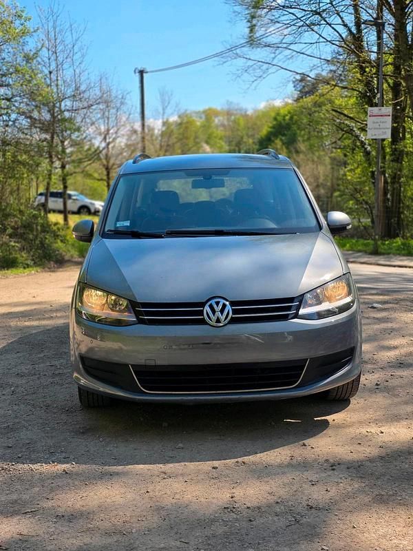 Second-hand VW Sharan 140 CP (102 kW) 2013 Andere farben Monovolum