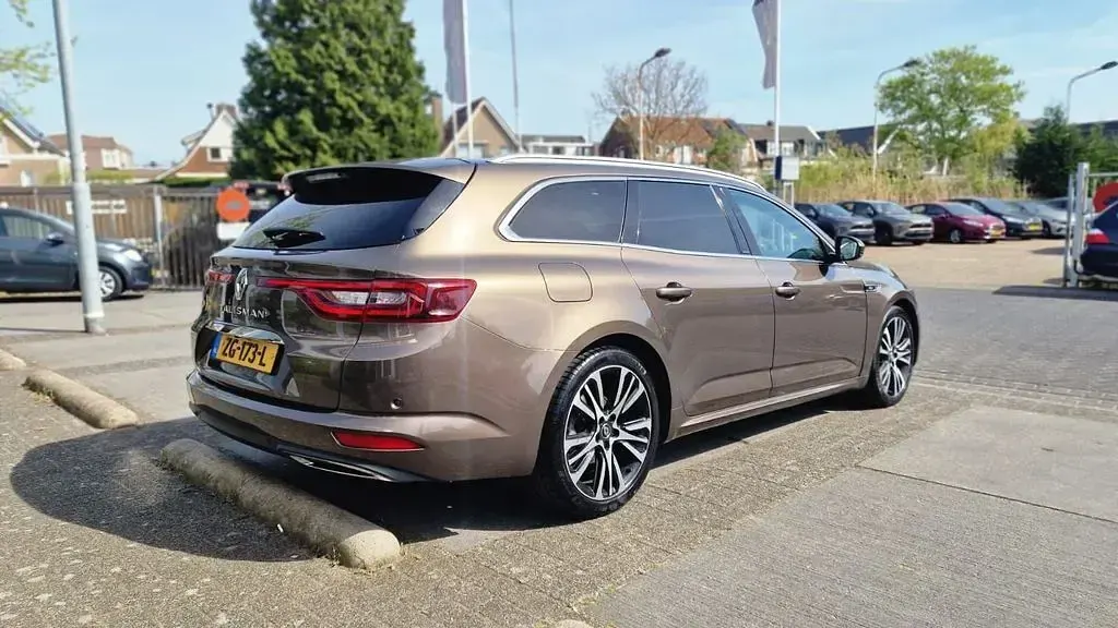 Gebraucht Renault Talisman Initiale Paris 160 PS (117 kW) 2017 Braun Kombi