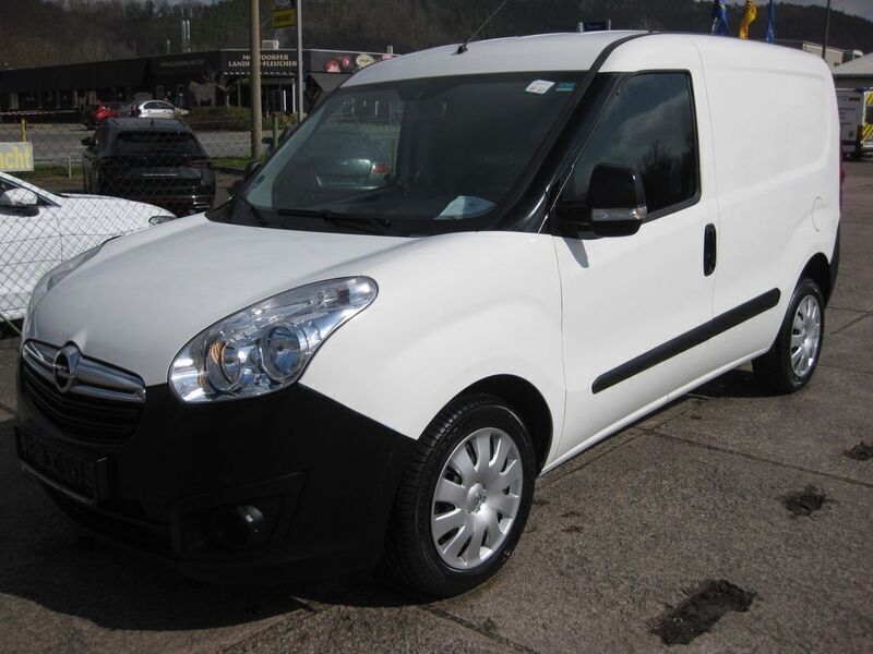Polarweiss Gebraucht 2018 Opel Combo Van / Kleinbus | 9.990 € (Superpreis) - Bild 1/4