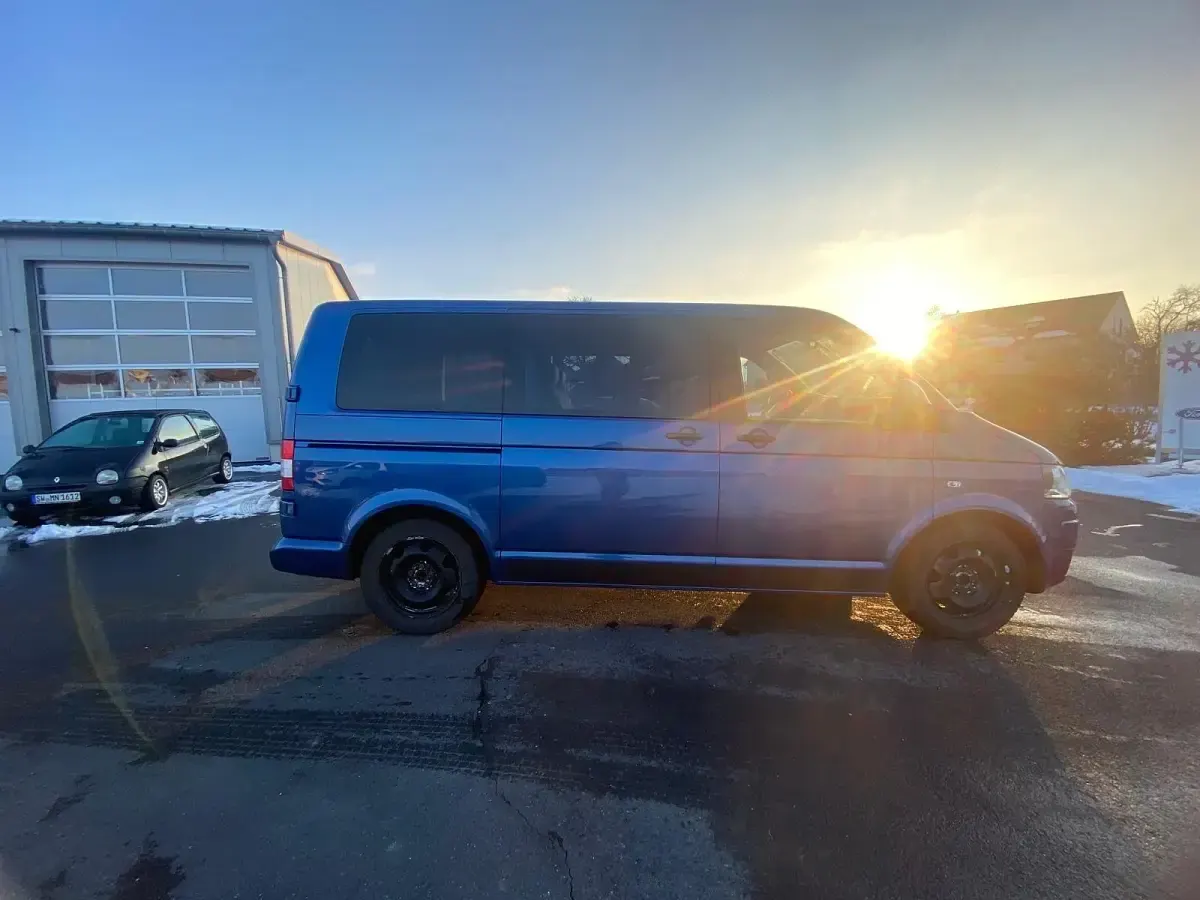 Second-hand VW Caravelle 179 CP (131 kW) 2010 Albastru Van