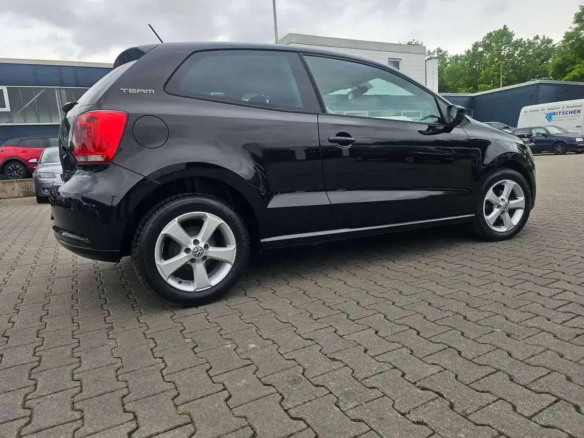 Gebraucht VW Polo Team 69 PS (50 kW) 2010 Schwarz Kleinwagen