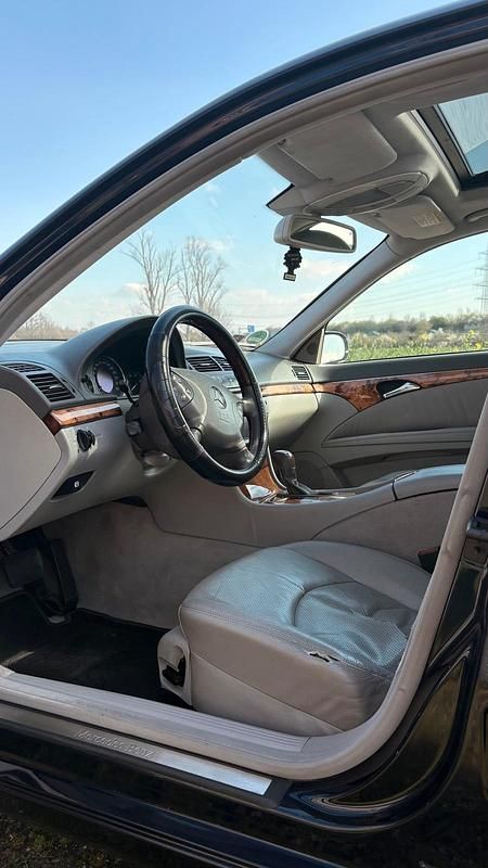 Gebraucht Mercedes E280 140 PS (102 kW) 2006 Blau Limousine