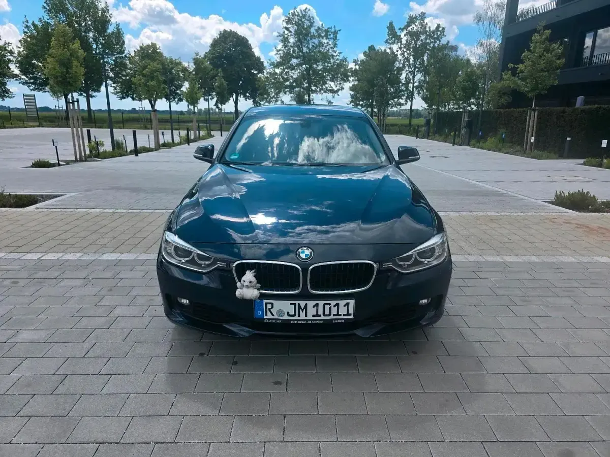Gebraucht BMW 318 150 PS (110 kW) 2015 Blau Limousine