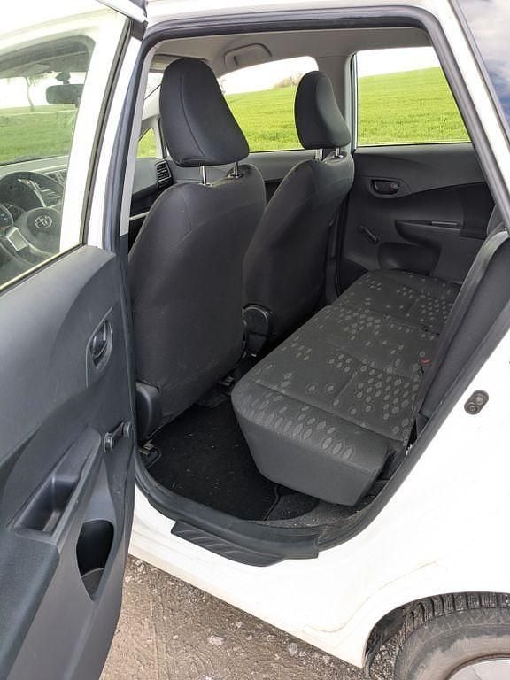 Gebraucht Toyota Verso-S 99 PS (72 kW) 2014 Weiß Van / Kleinbus