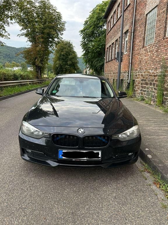 Schwarz Gebraucht 2012 BMW 320 Luxury Line Limousine | 7.000 € (Superpreis) - Bild 1/4