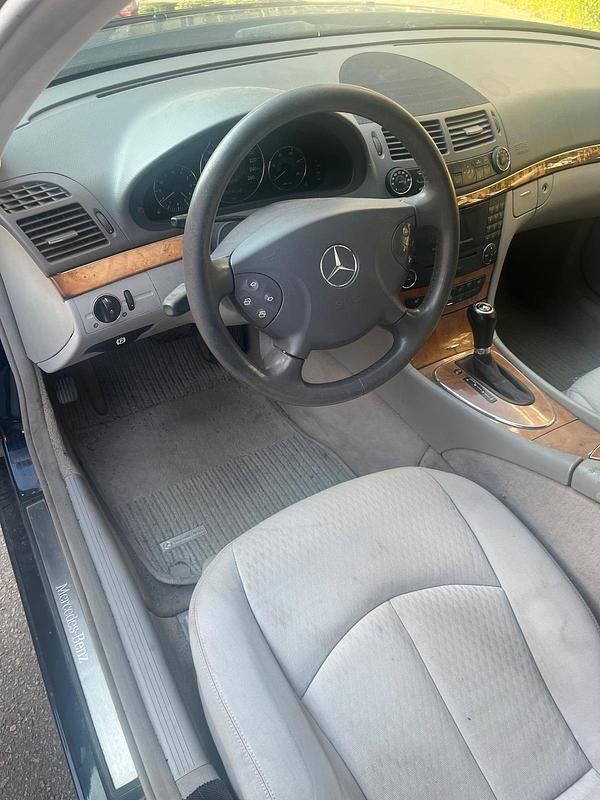 Second-hand Mercedes E280 190 CP (139 kW) 2006 Albastru Break