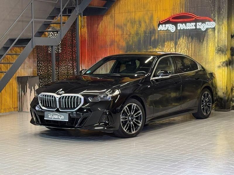 Schwarz Gebraucht 2024 BMW 520 M Sport Limousine | 49.900 € (Guter Preis) - Bild 1/4