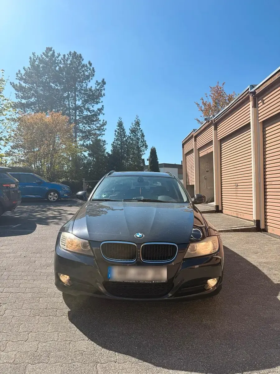 Gebraucht BMW 318 143 PS (105 kW) 2011 Schwarz Kombi