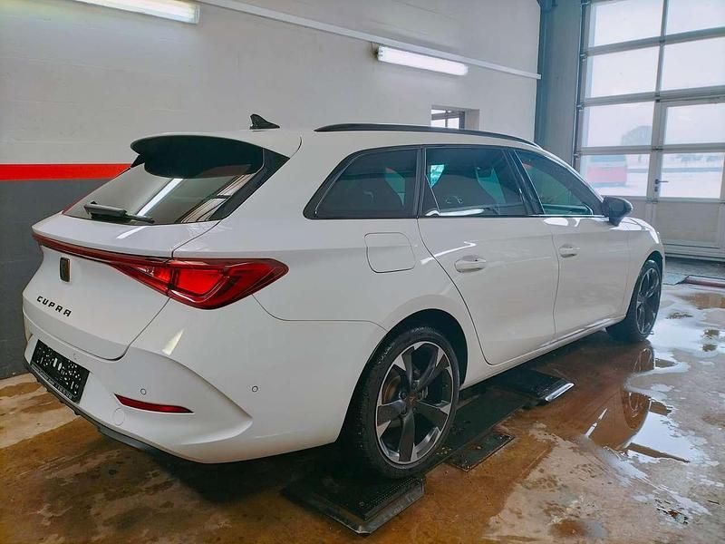 Gebraucht Cupra Leon 150 PS (110 kW) 2022 "candy" weiss Kombi