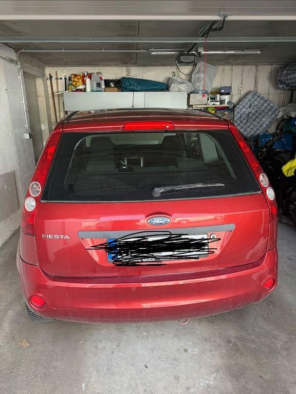 Gebraucht Ford Fiesta Ambiente 60 PS (44 kW) 2007 Rot Kleinwagen