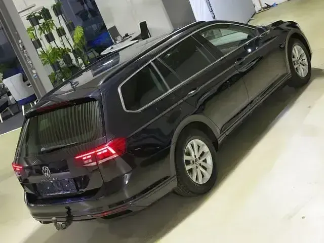 Gebraucht VW Passat Business 150 PS (110 kW) 2022 Deep black Kombi