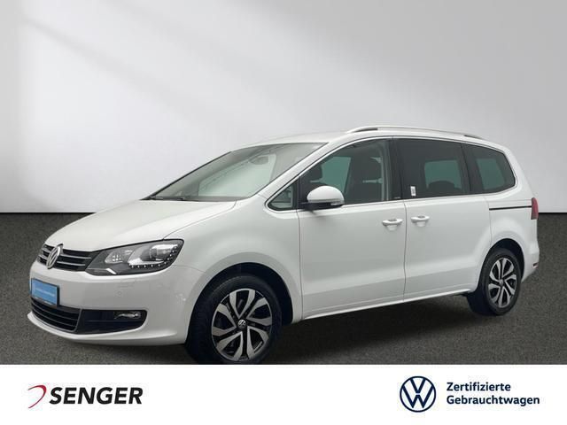 Weiß Gebraucht 2022 VW Sharan Active Van / Kleinbus | 33.880 € (Etwas zu teuer) - Bild 1/4