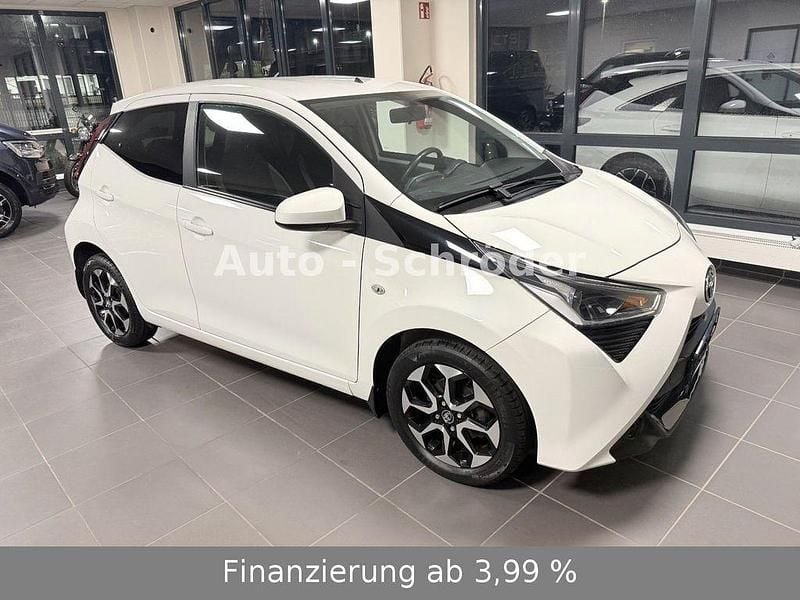 Weiß Gebraucht 2020 Toyota Aygo x-style Kleinwagen | 10.790 € (Fairer Preis) - Bild 1/4