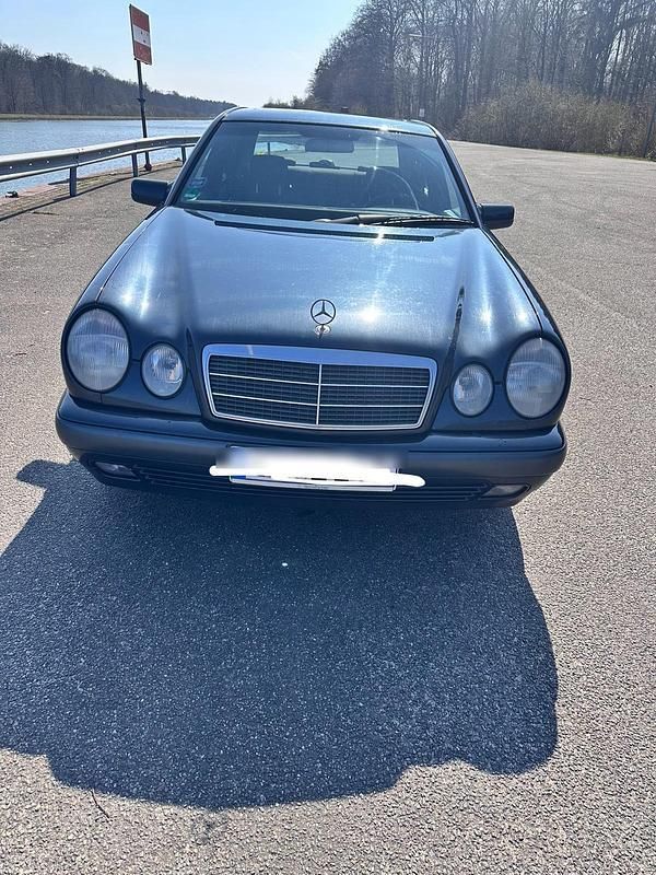 Gebraucht 1998 Mercedes E200 Limousine | 1.300 € (Fairer Preis) - Bild 1/4