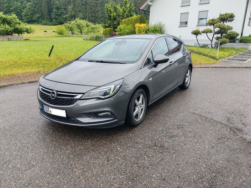 Grau Gebraucht 2017 Opel Astra Dynamic Limousine | 8.000 € (Guter Preis) - Bild 1/4