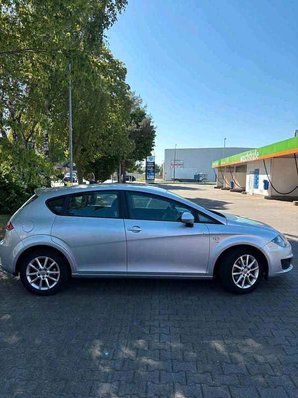Usata Seat Leon 102 CV (75 kW) 2009 Grigio Utilitaria