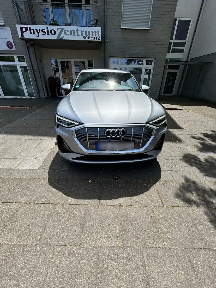 Gebraucht Audi e-tron Sportback Design 230 kW (313 PS) 2022 Silber SUV