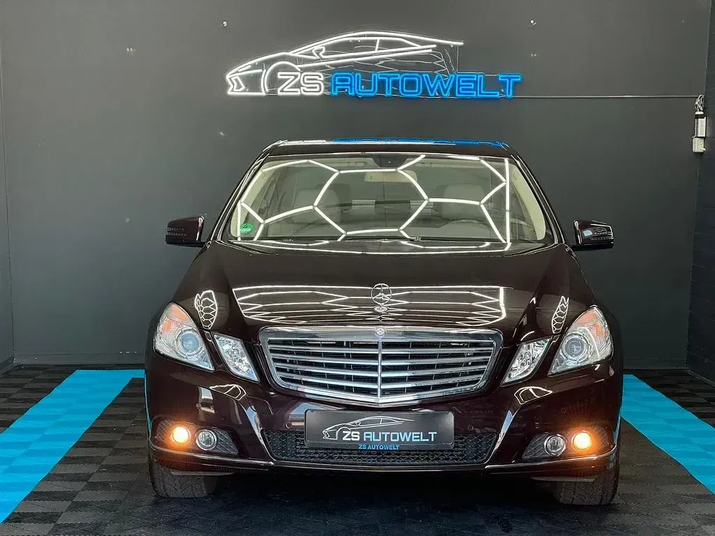 Gebraucht Mercedes E250 204 PS (150 kW) 2009 Braun Limousine